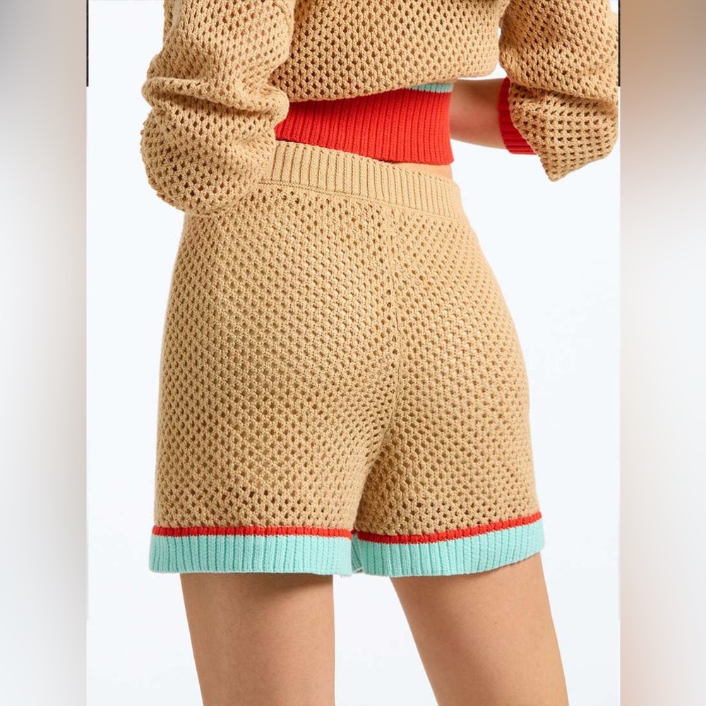 525 | NWT Crocheted Tan Knit Women's Shorts Small